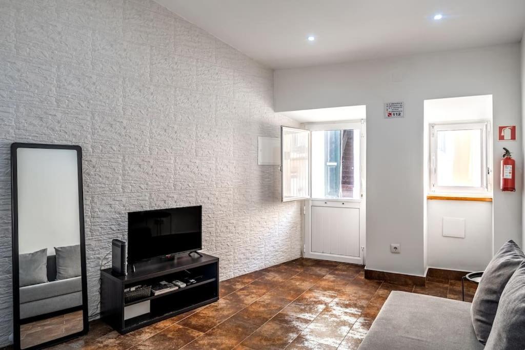 Cozy Ground Floor Studio With Ac And Loft Bedroom Lisboa المظهر الخارجي الصورة